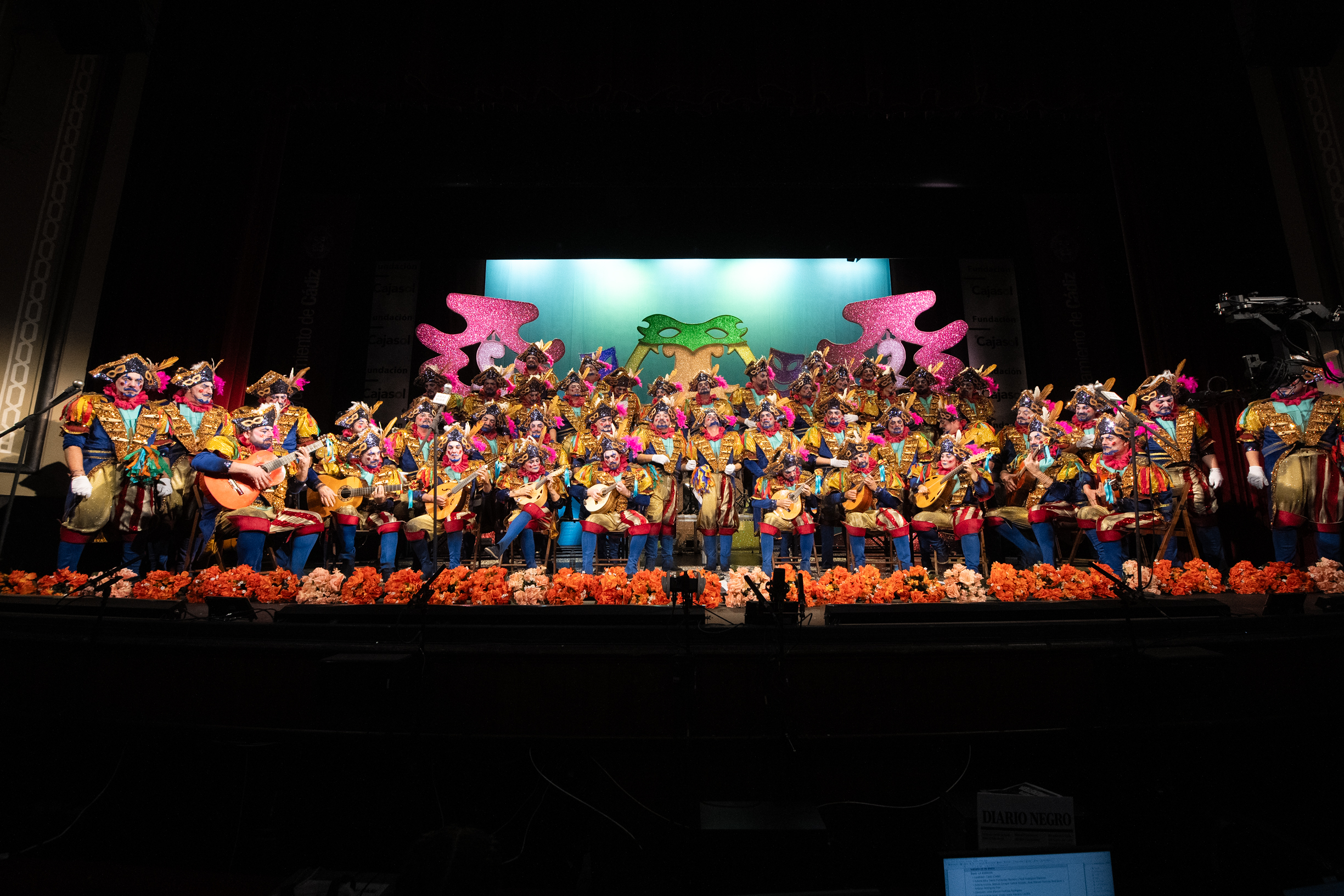 Coro, La Esencia - Preliminares