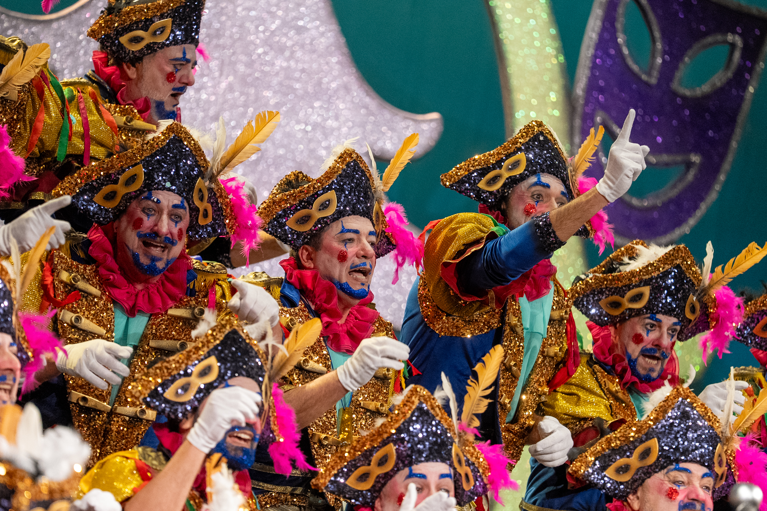 Coro, La Esencia - Preliminares