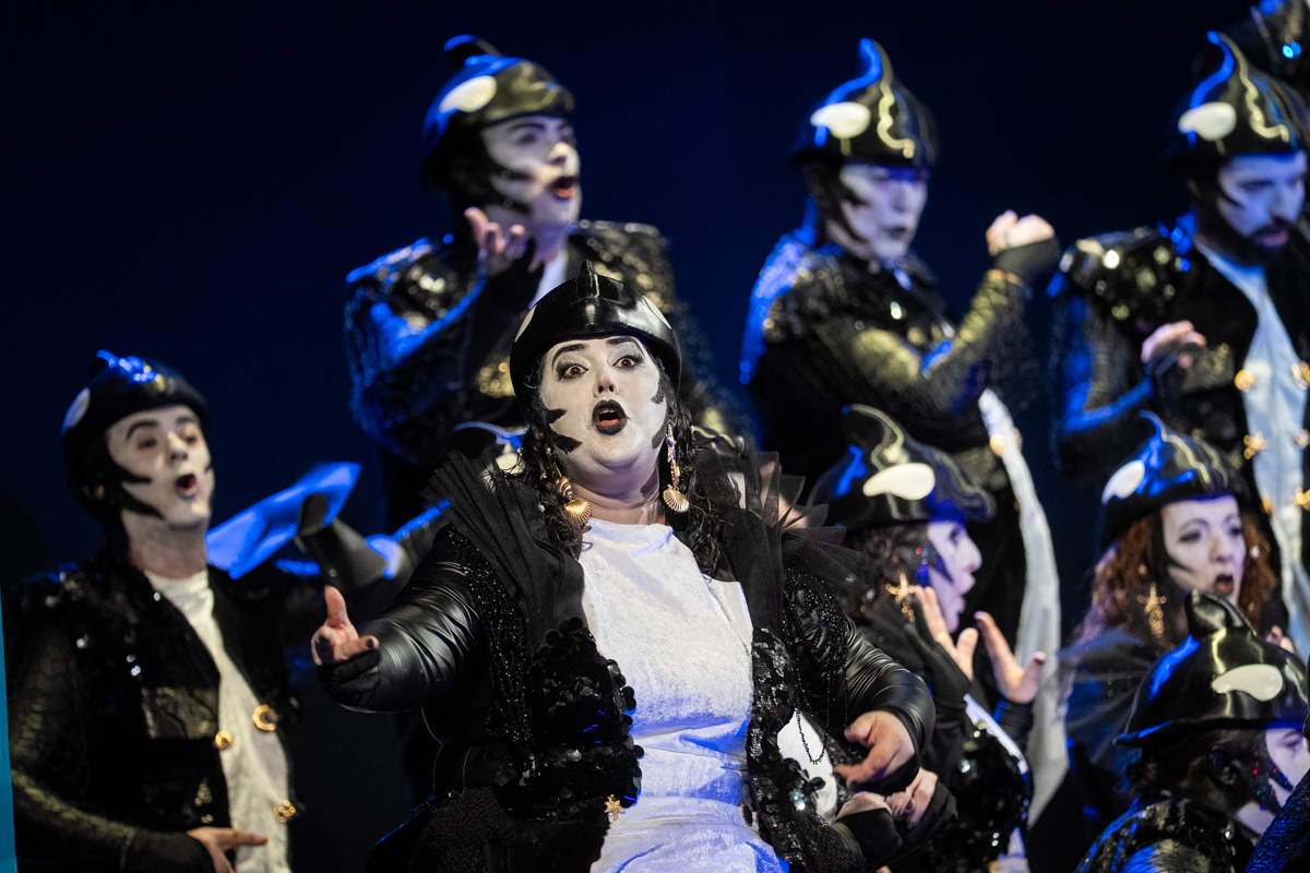 Coro, Las Gladitanas - Preliminares