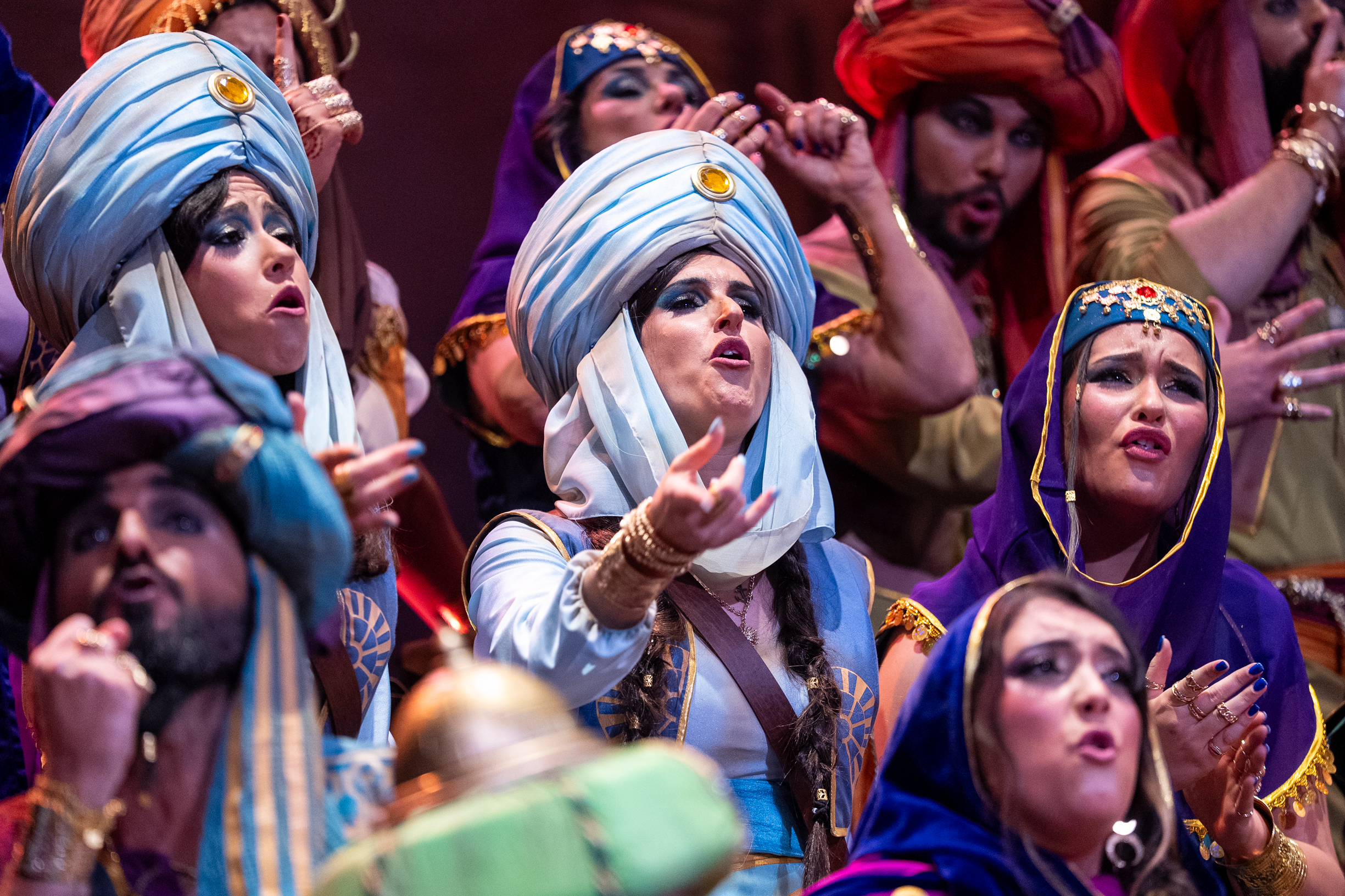 Coro, Las mil maravillas - Preliminares