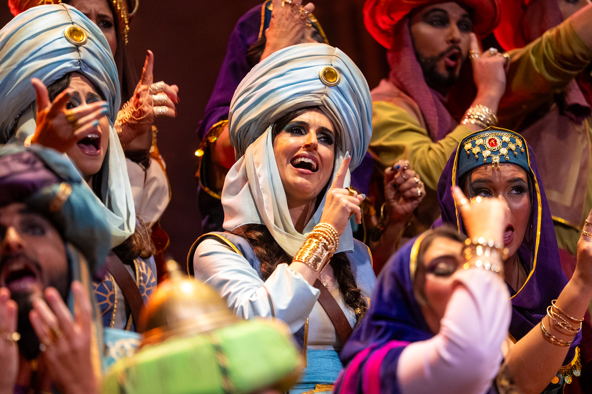 Coro, Las mil maravillas - Preliminares