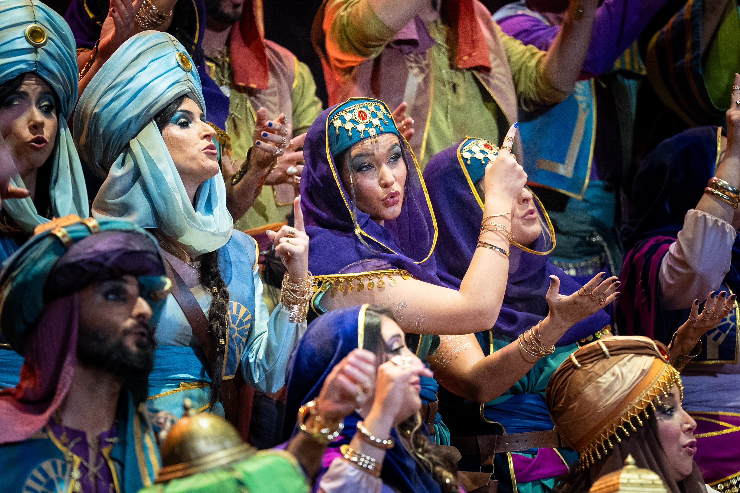 Coro, Las mil maravillas - Preliminares