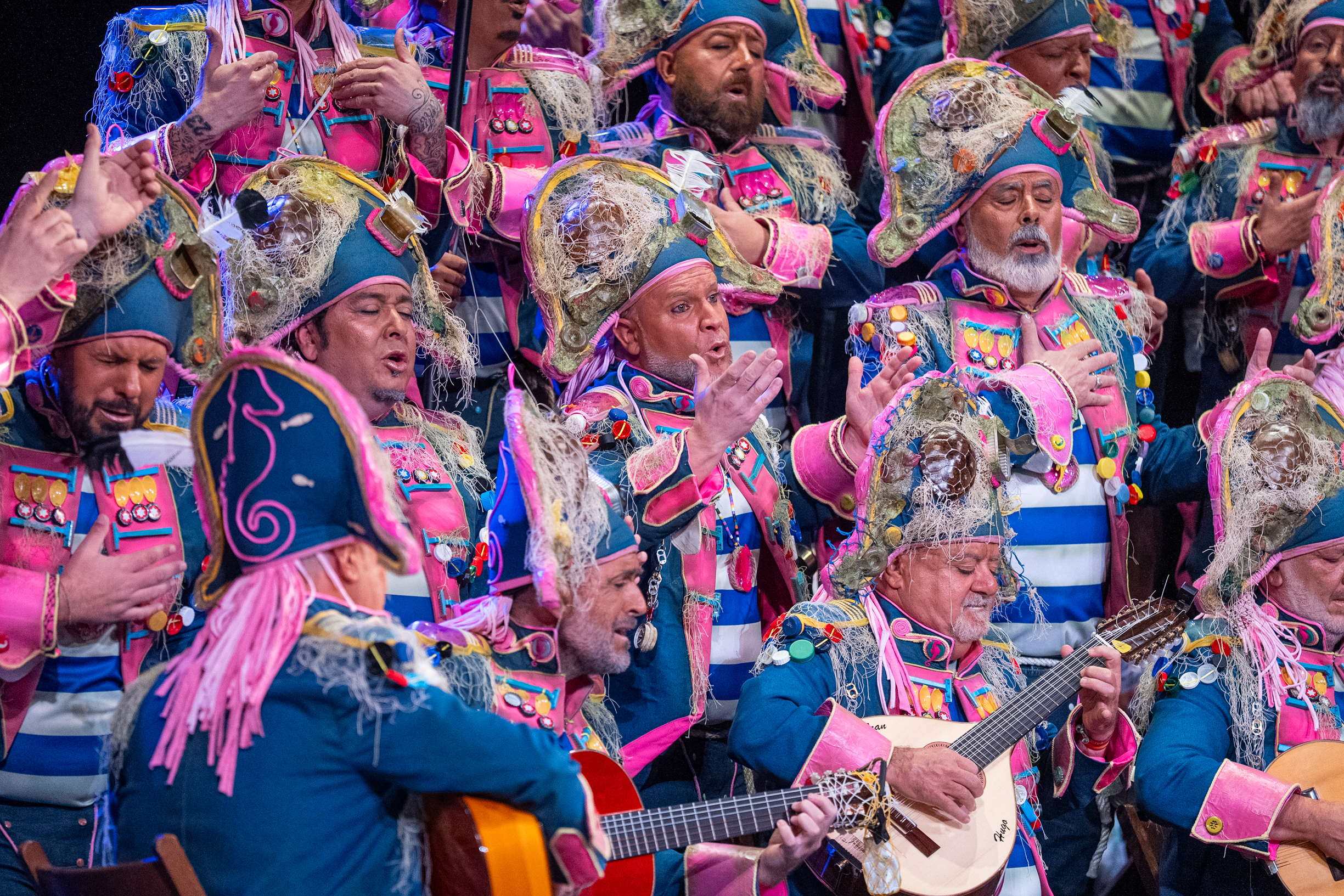 Coro, Los Mentirosos - Preliminares