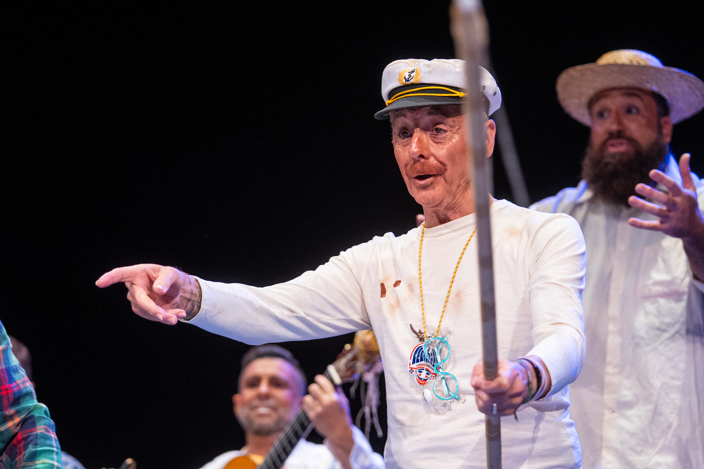 Coro, Los Mentirosos - Preliminares