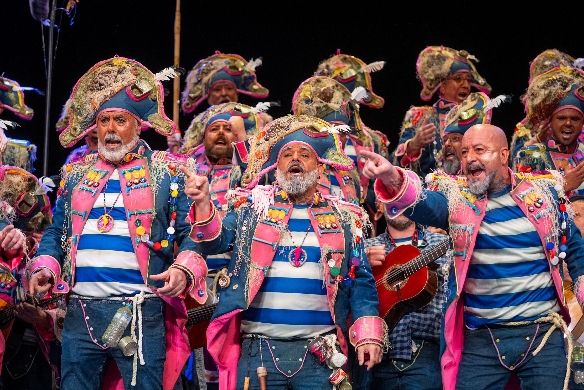 Coro, Los Mentirosos - Preliminares