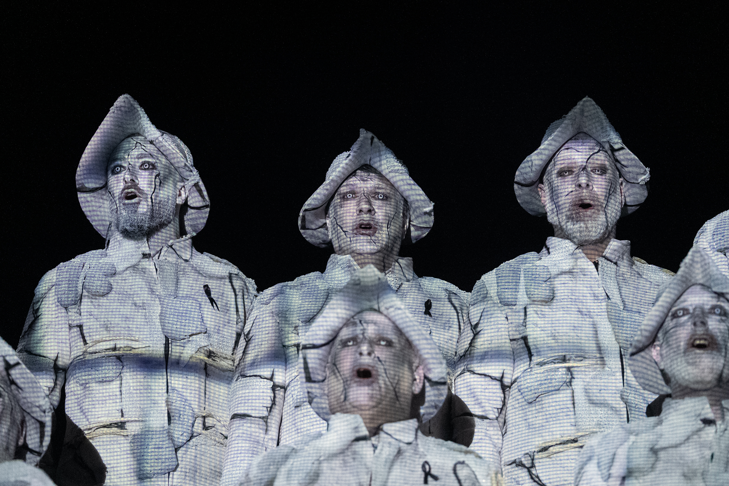 Coro, Tu muralla - Preliminares