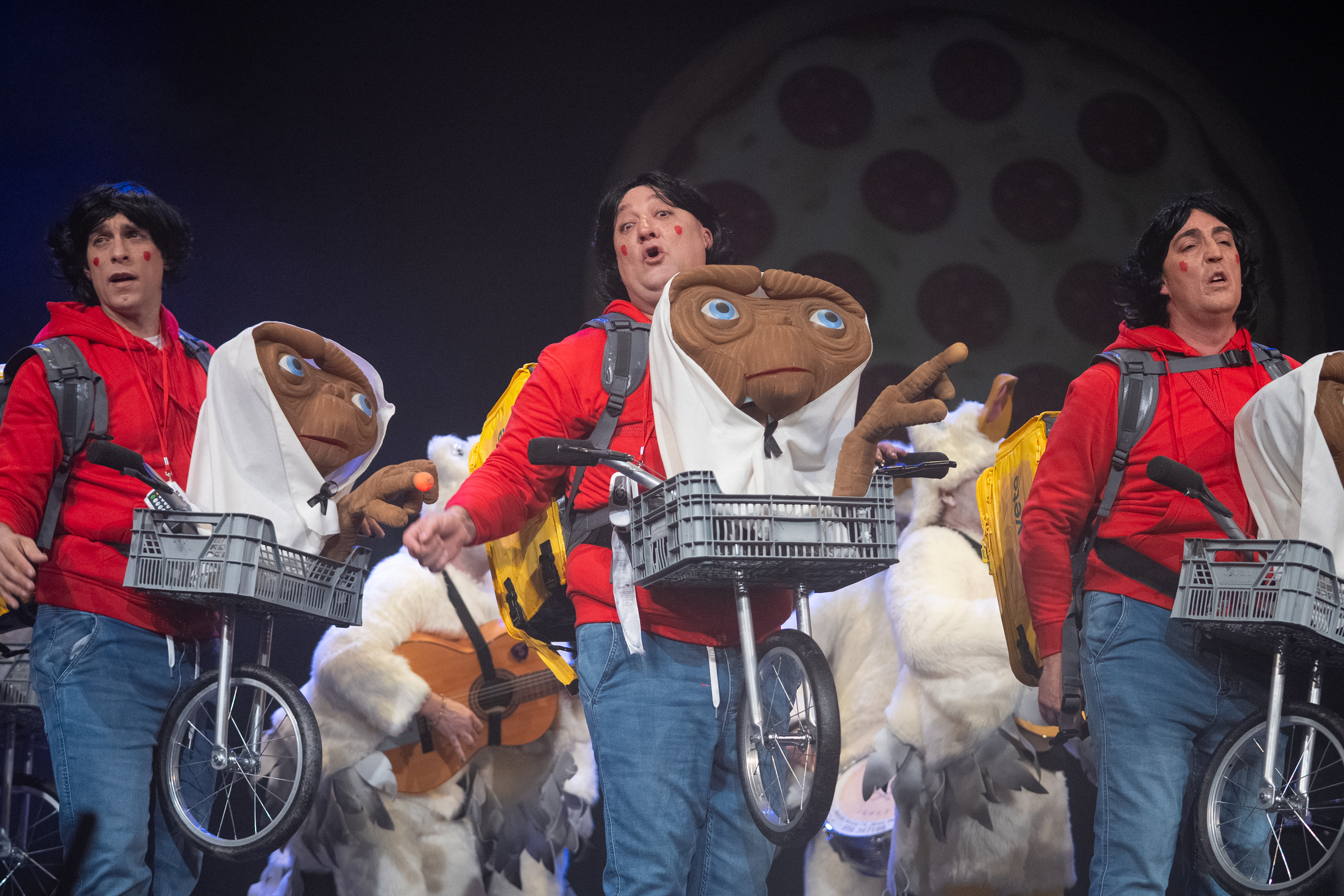 Chirigota, Los que se lo llevan calentito - Preliminares