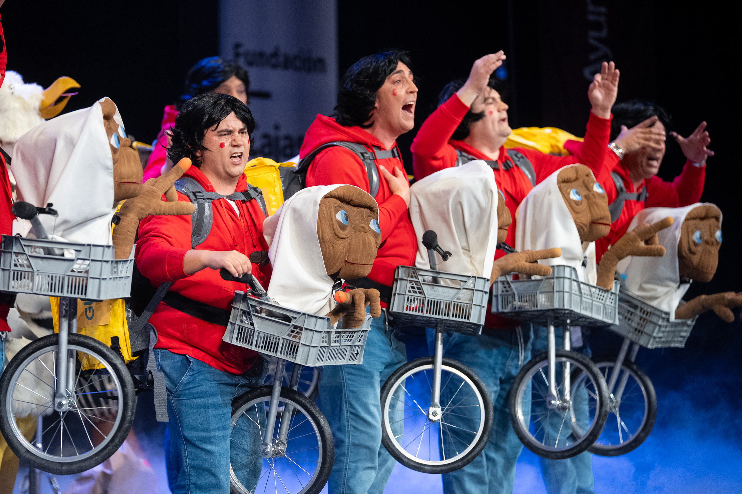 Chirigota, Los que se lo llevan calentito - Preliminares