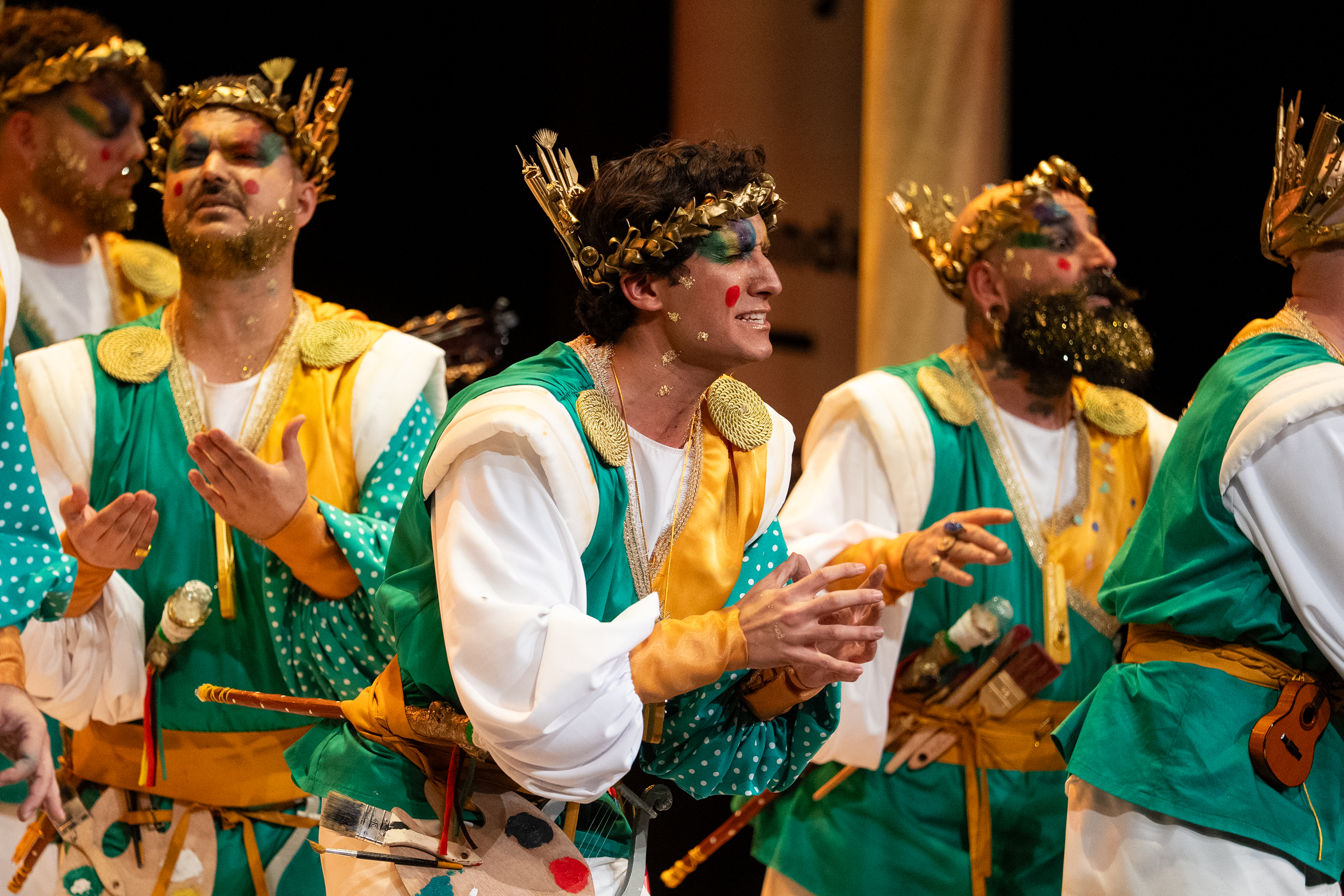 Comparsa, La gracia divina - Preliminares