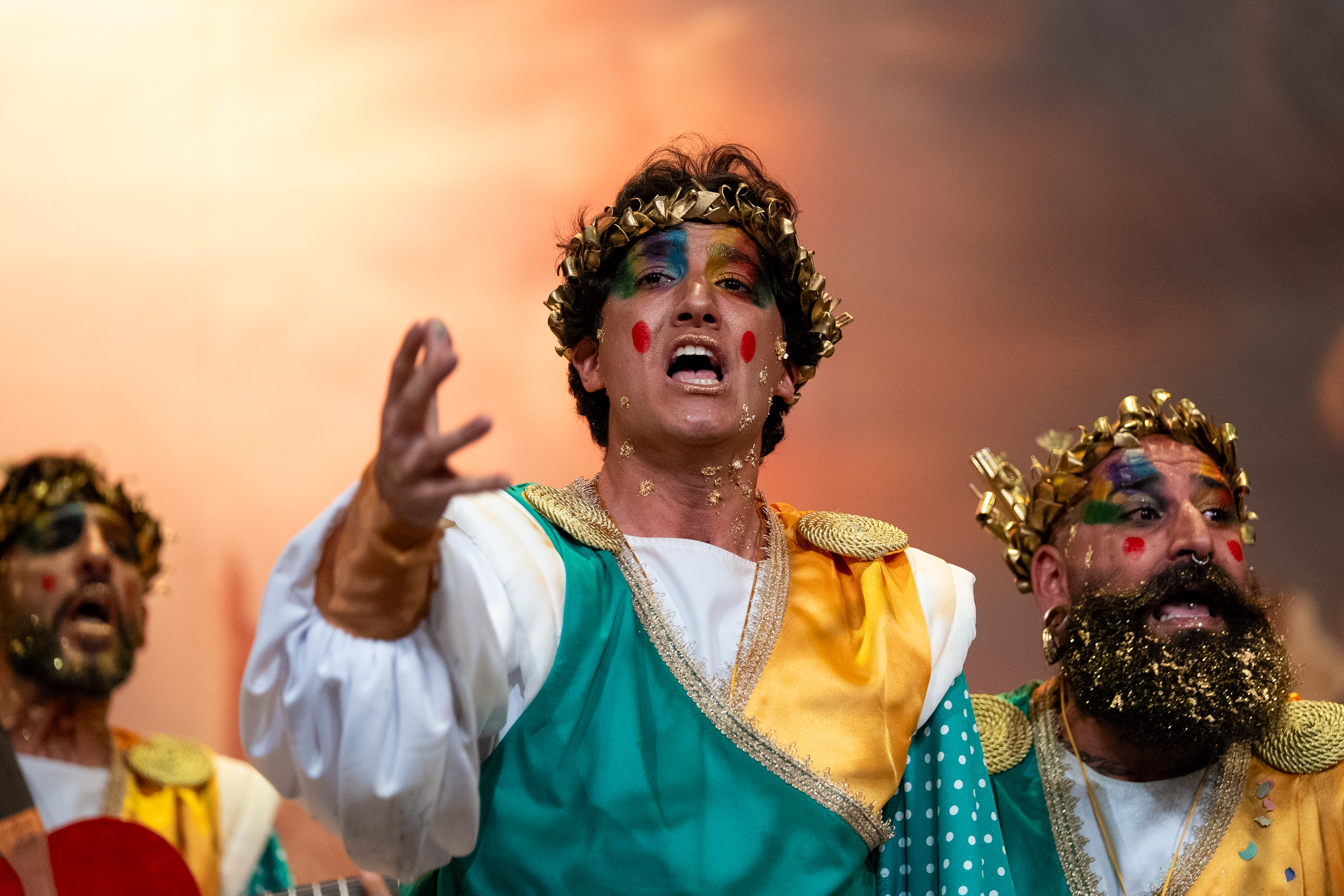 Comparsa, La gracia divina - Preliminares