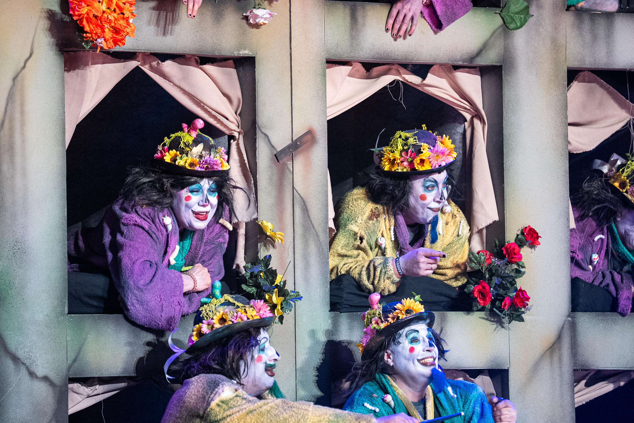 Chirigota, Los que la tienen de mármol - Cuartos