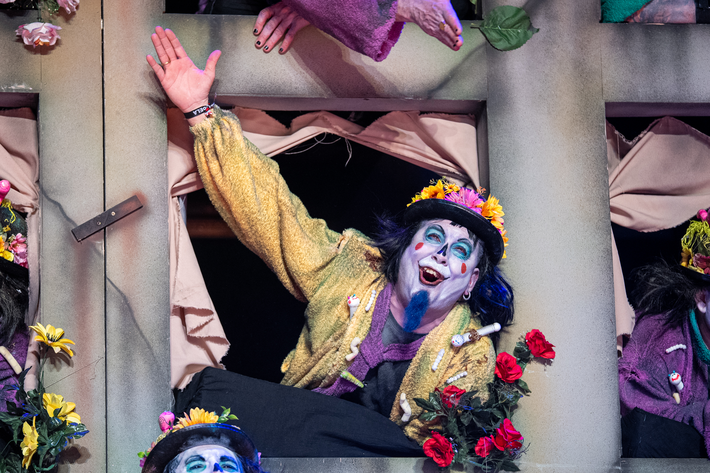 Chirigota, Los que la tienen de mármol - Cuartos