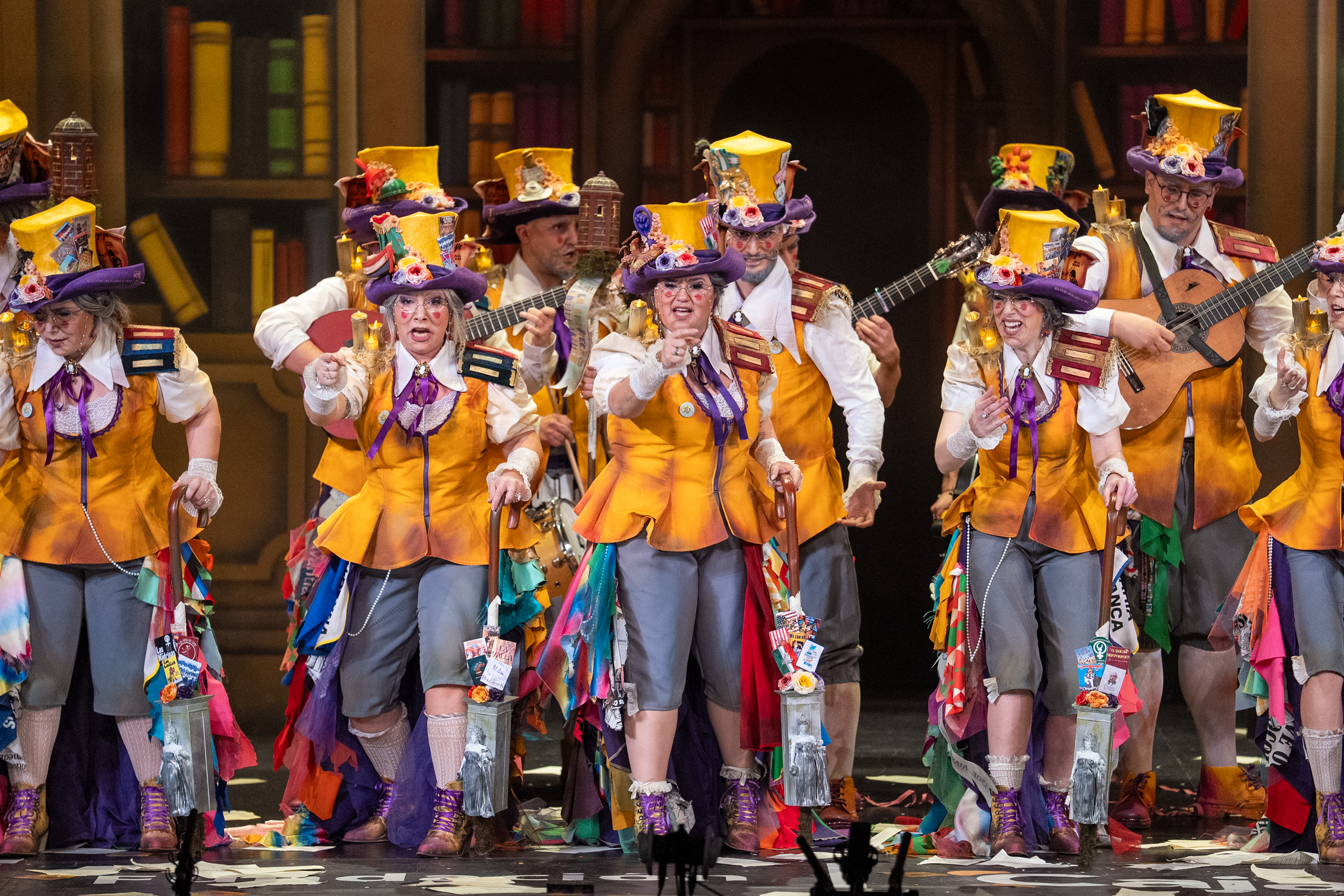 Comparsa, La biblioteca - Preliminares