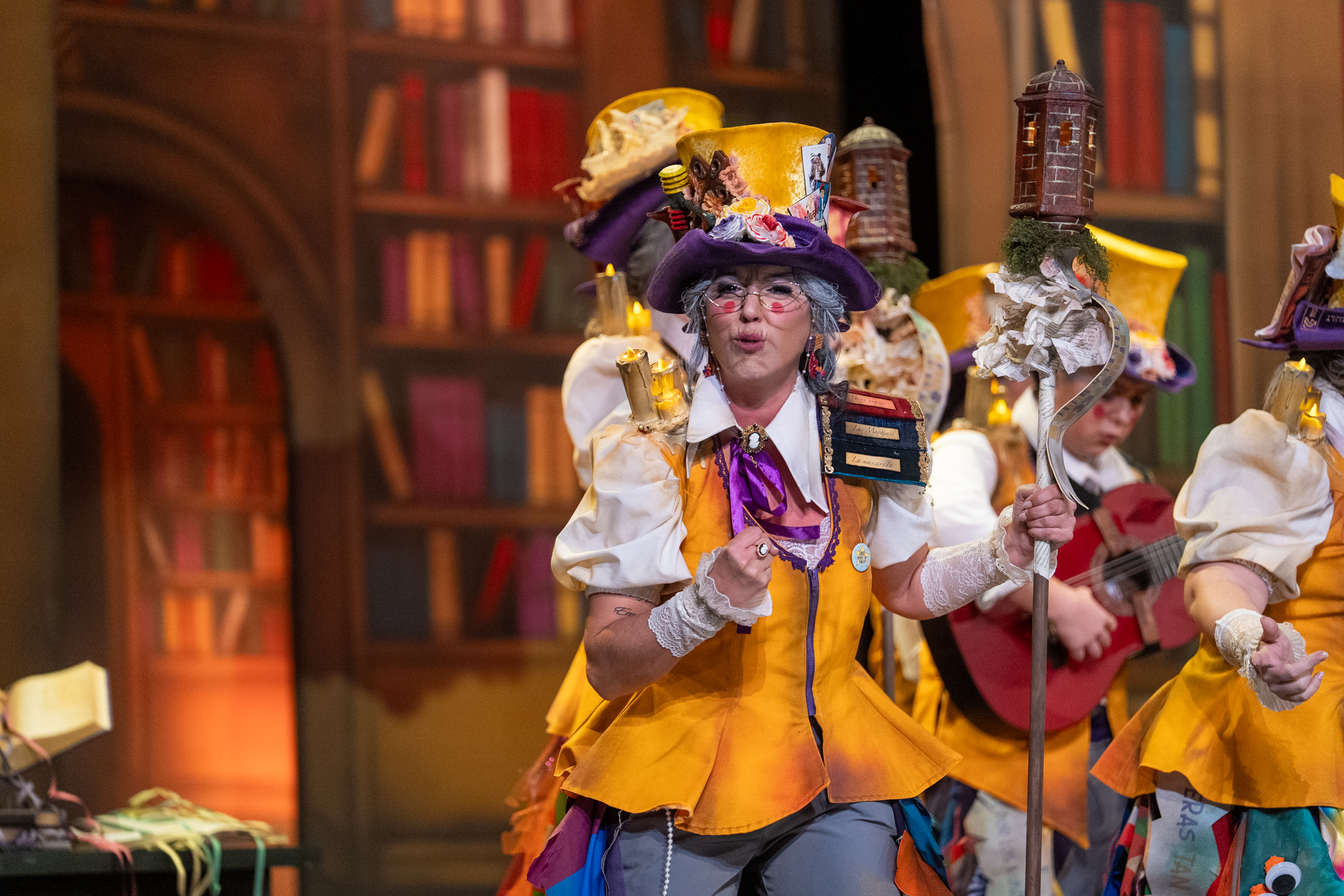 Comparsa, La biblioteca - Preliminares