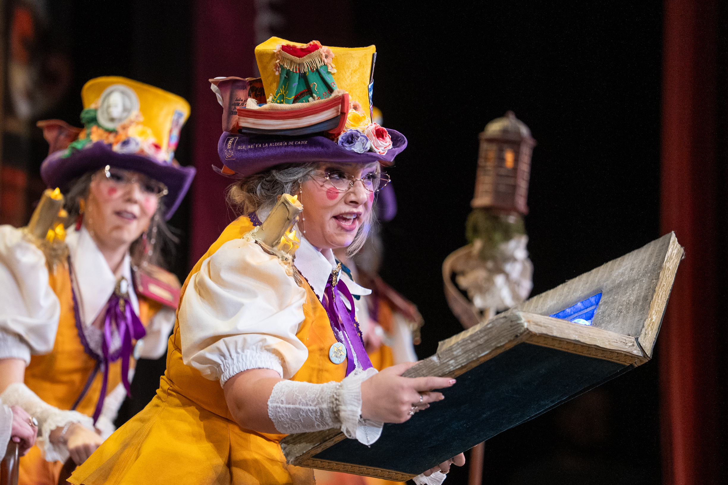 Comparsa, La biblioteca - Preliminares