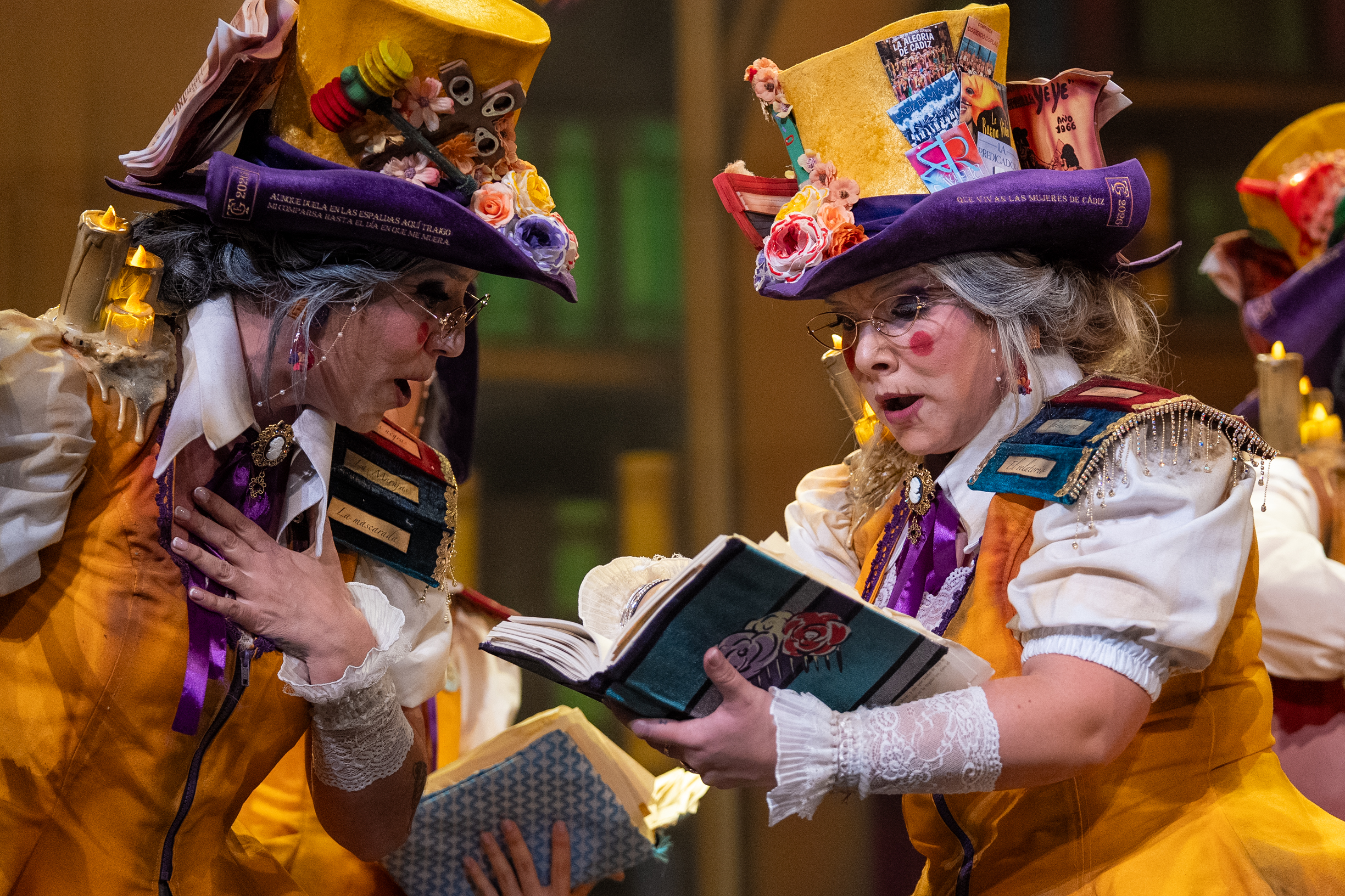 Comparsa, La biblioteca - Preliminares