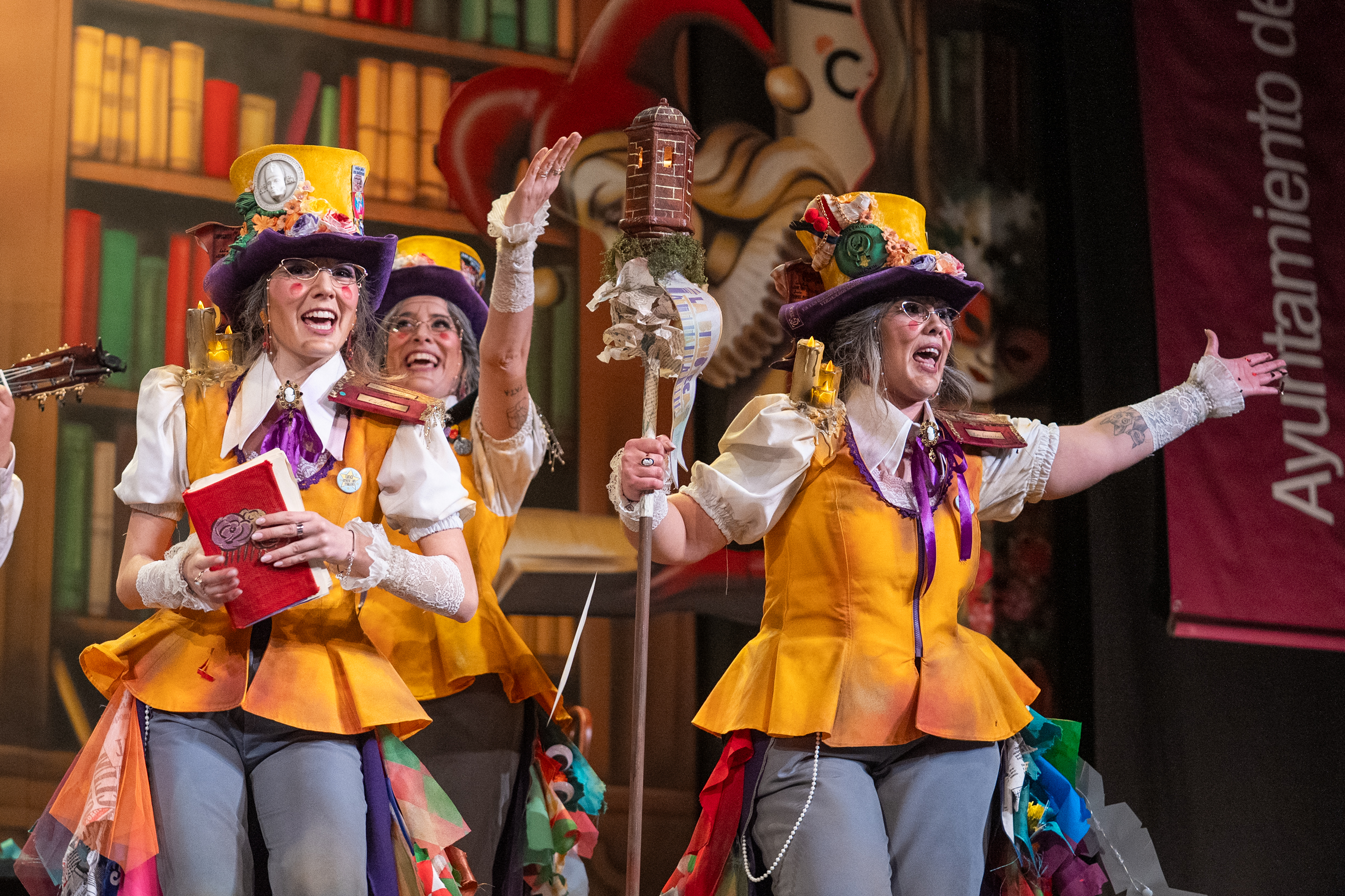 Comparsa, La biblioteca - Preliminares