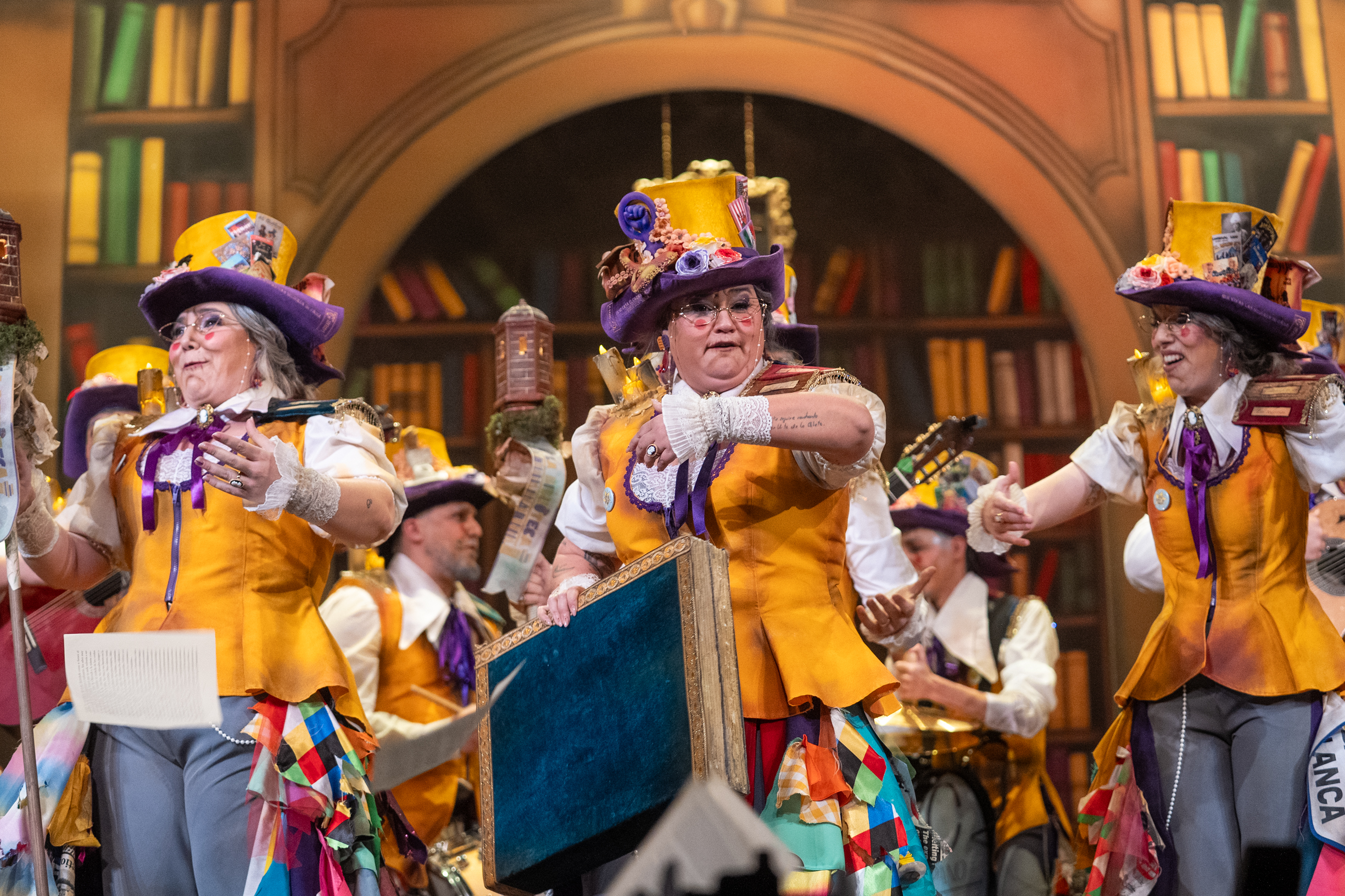 Comparsa, La biblioteca - Preliminares