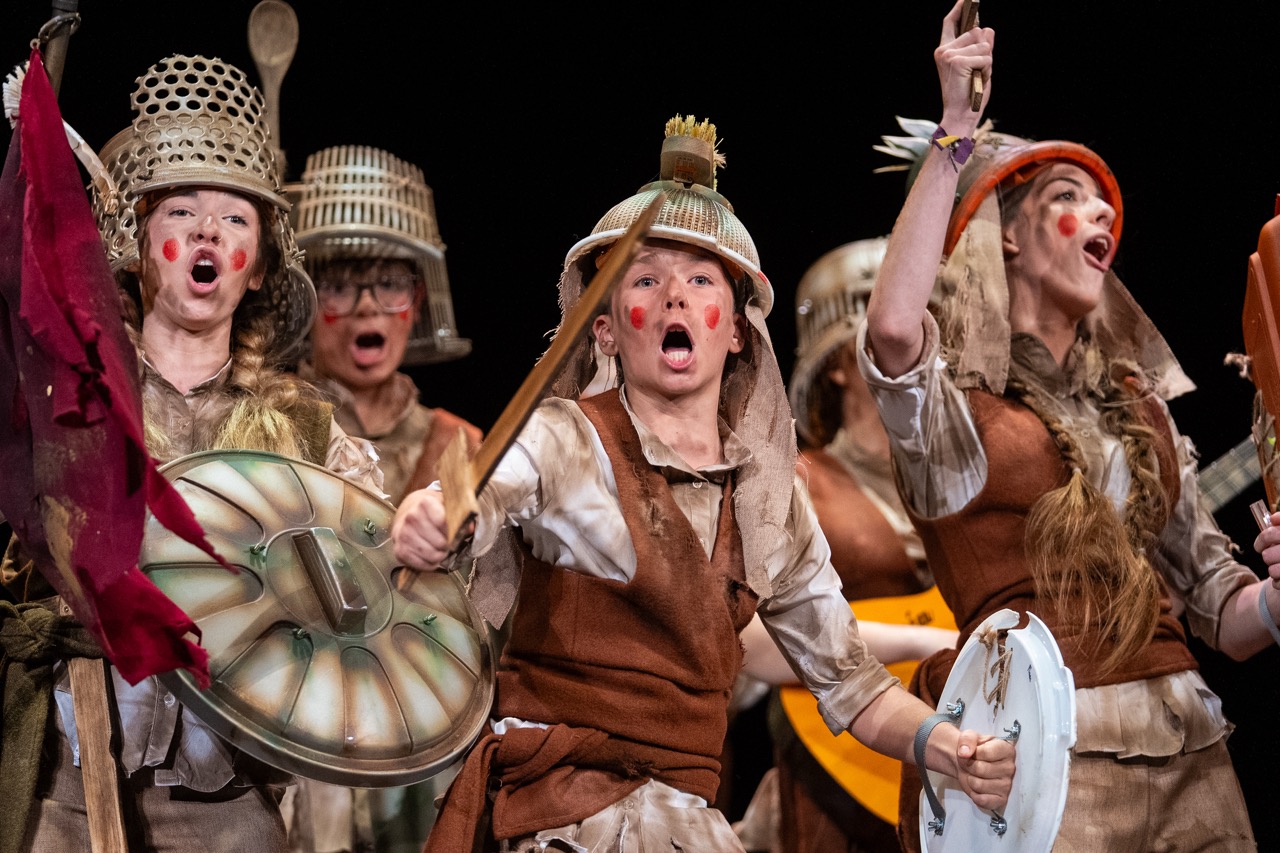 Chirigota juvenil, Los tímidos (Al ataque con tomate) - Semifinal