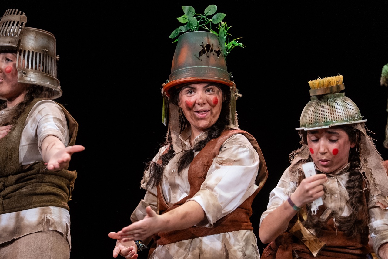 Chirigota juvenil, Los tímidos (Al ataque con tomate) - Semifinal