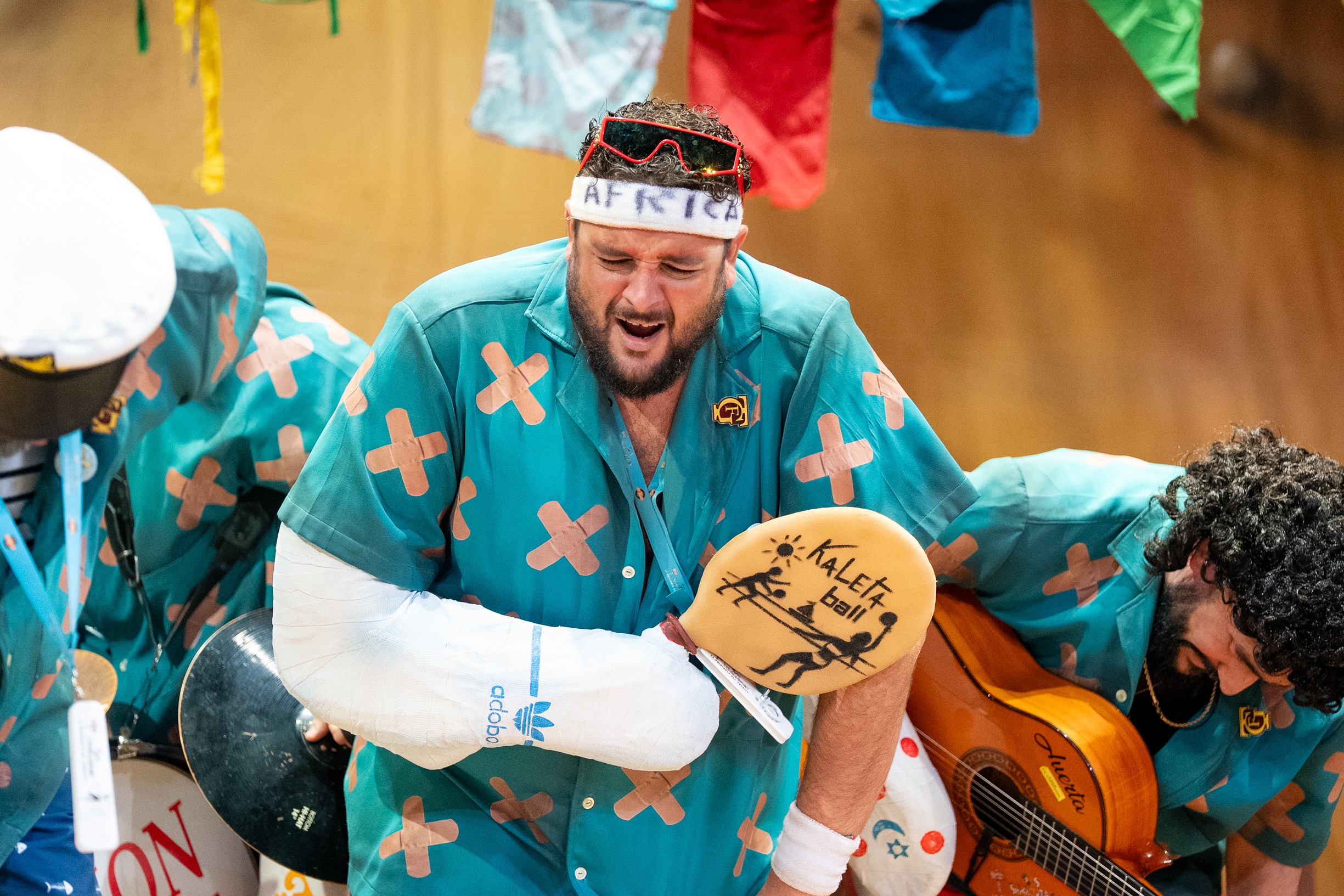 Chirigota, Los semicuraos - Cuartos