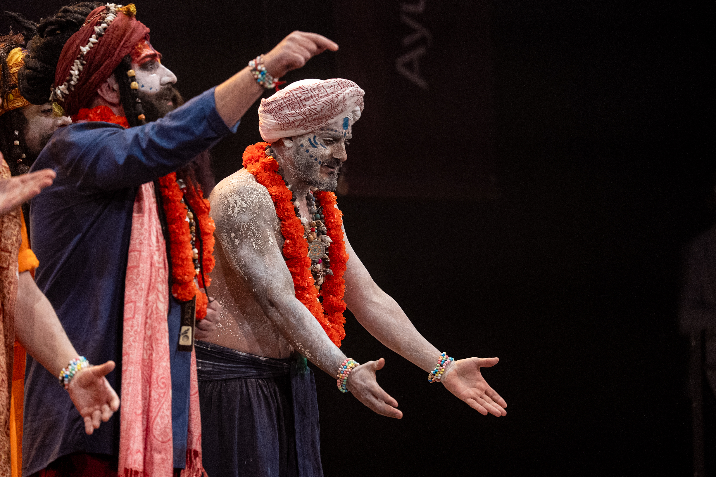 Comparsa, Cadirvana - Preliminares