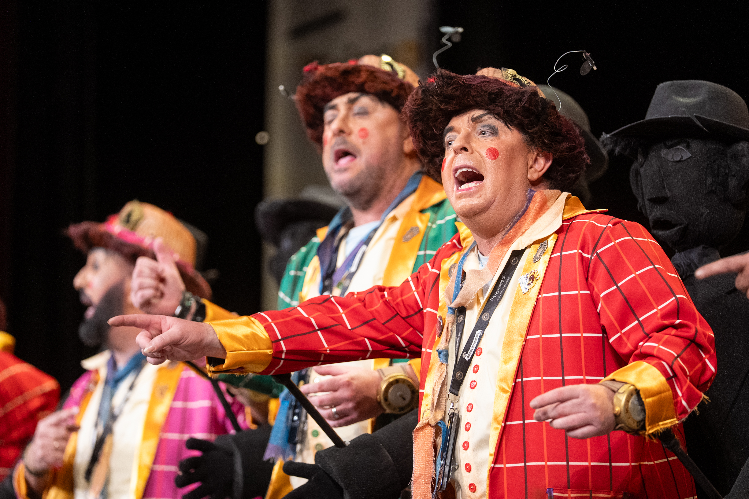 Chirigota, Piensa mal y acertarás (Los desconfiaos) - Cuartos