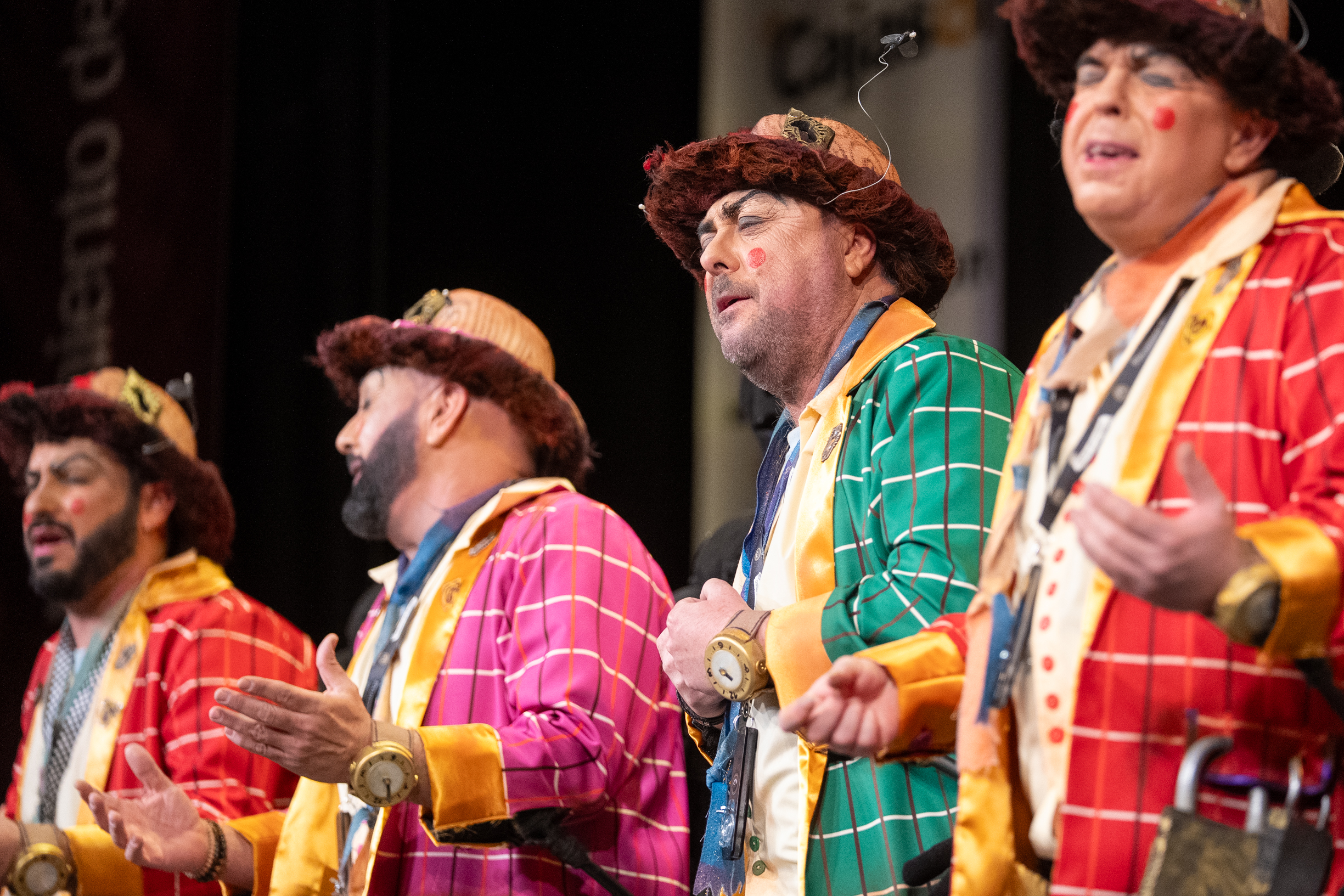 Chirigota, Piensa mal y acertarás (Los desconfiaos) - Cuartos