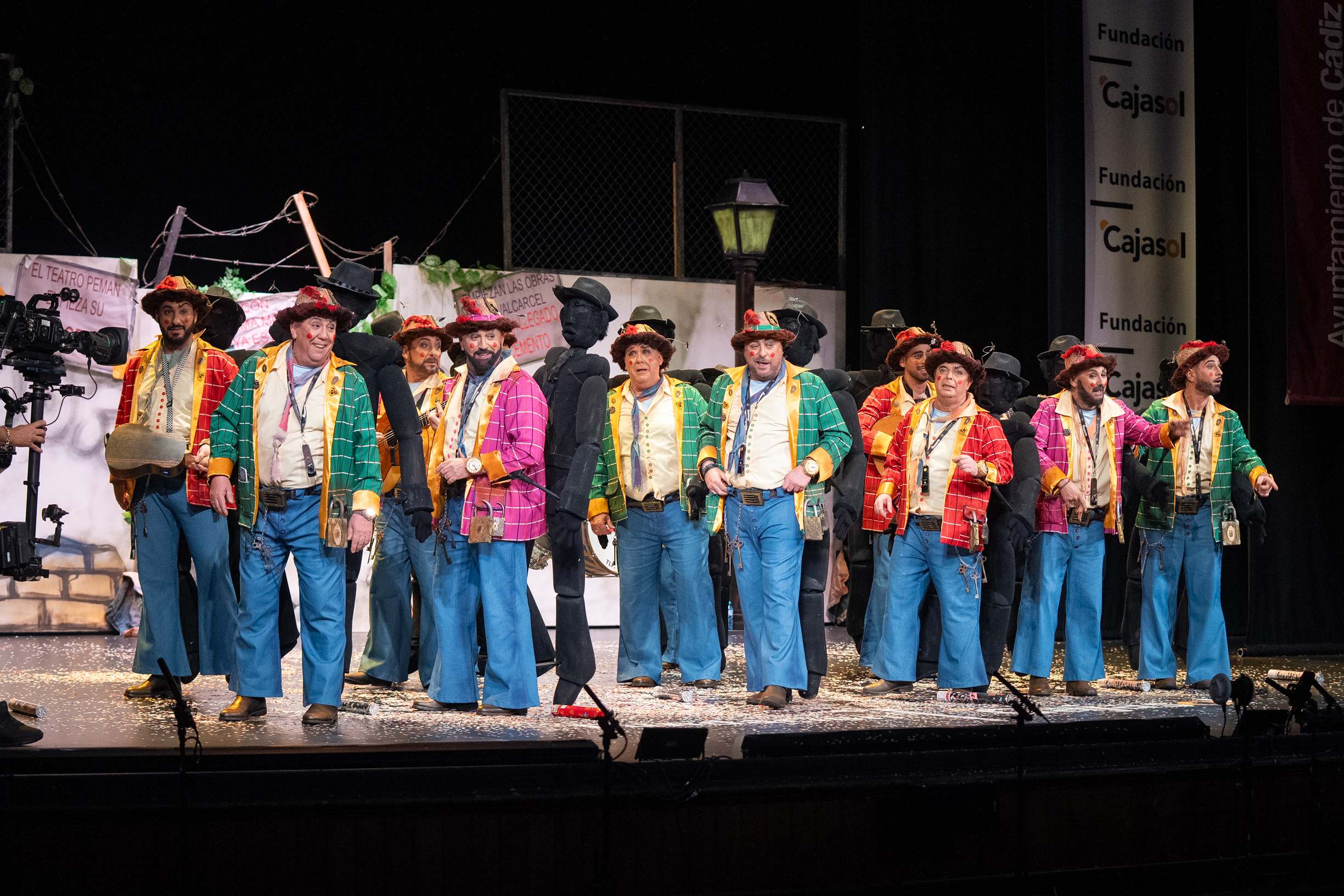 Chirigota, Piensa mal y acertarás (Los desconfiaos) - Cuartos