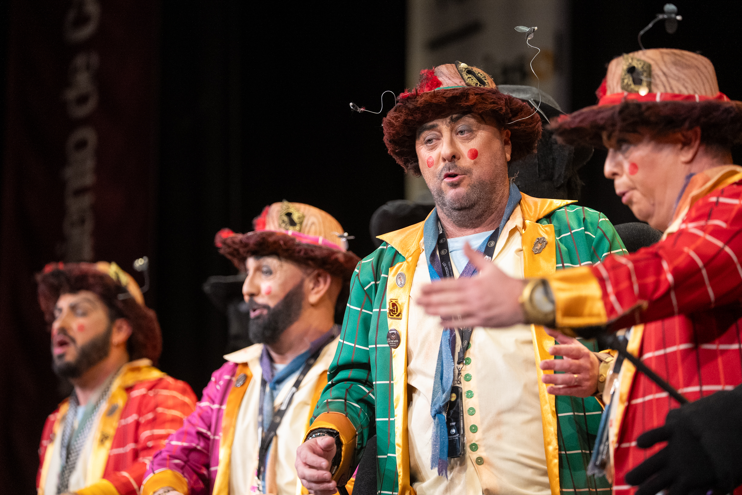 Chirigota, Piensa mal y acertarás (Los desconfiaos) - Cuartos