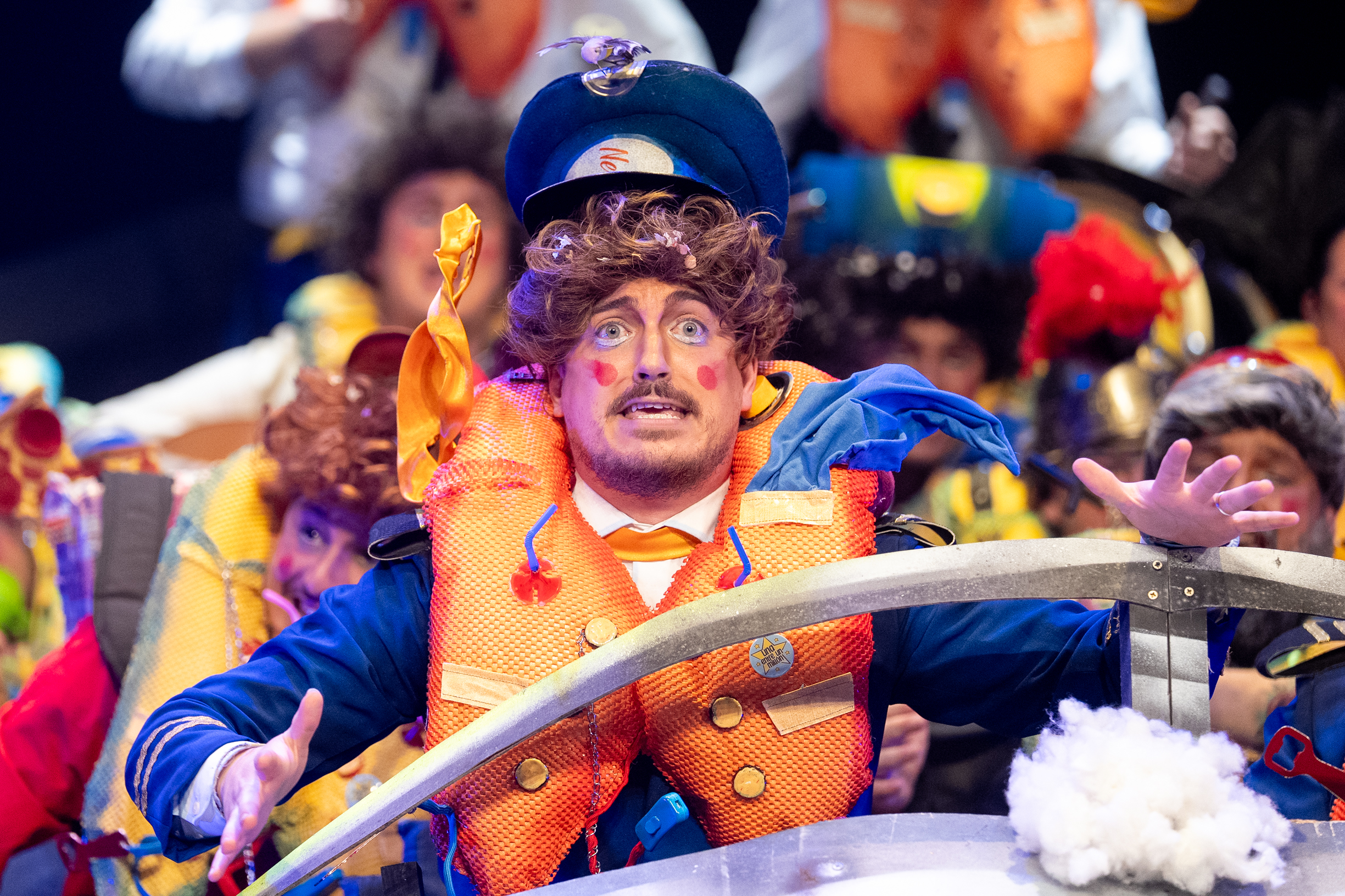 Chirigota, Seguimos cayendo mal - Cuartos