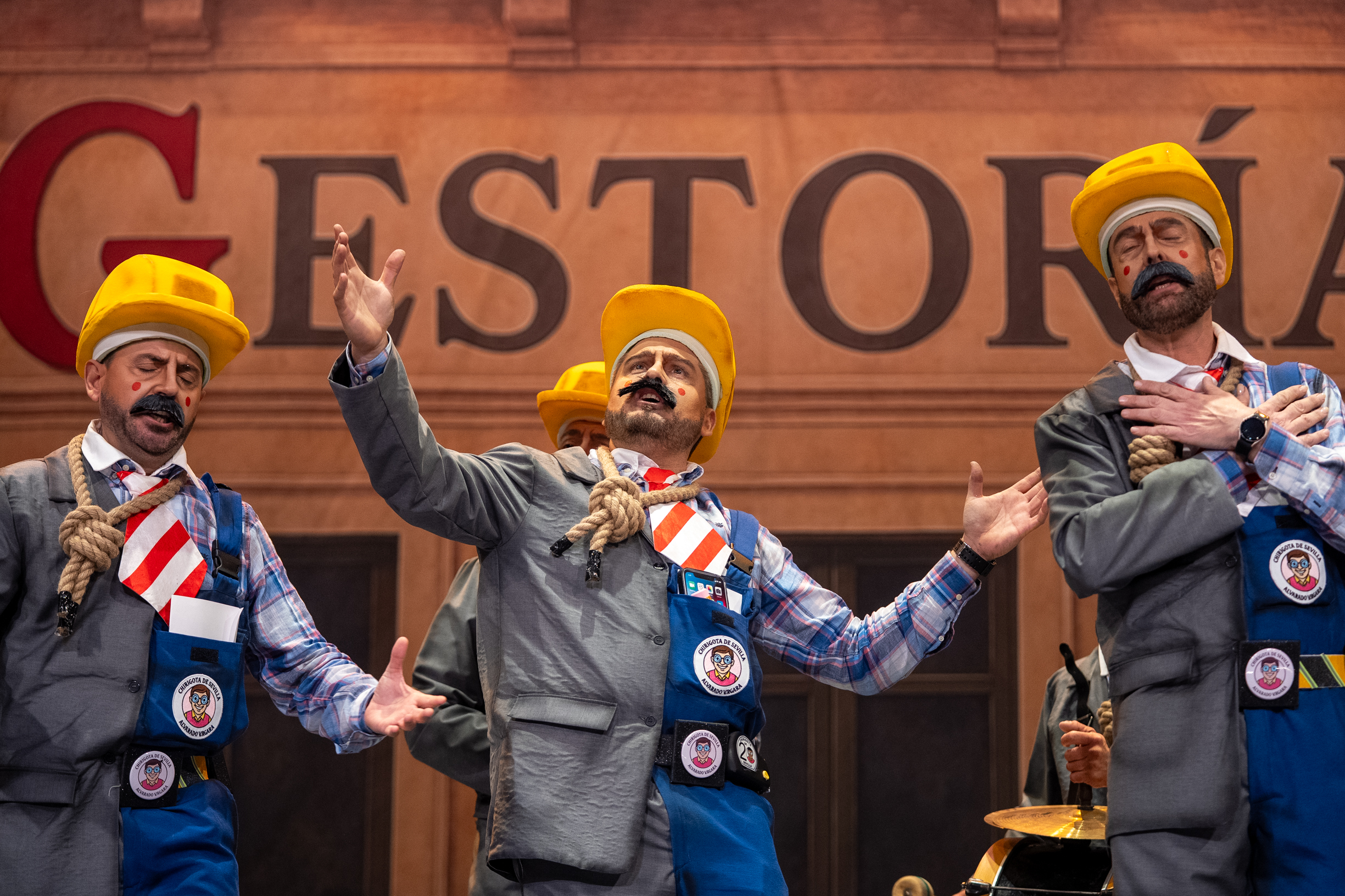 Chirigota, La comunidad autónoma - Preliminares