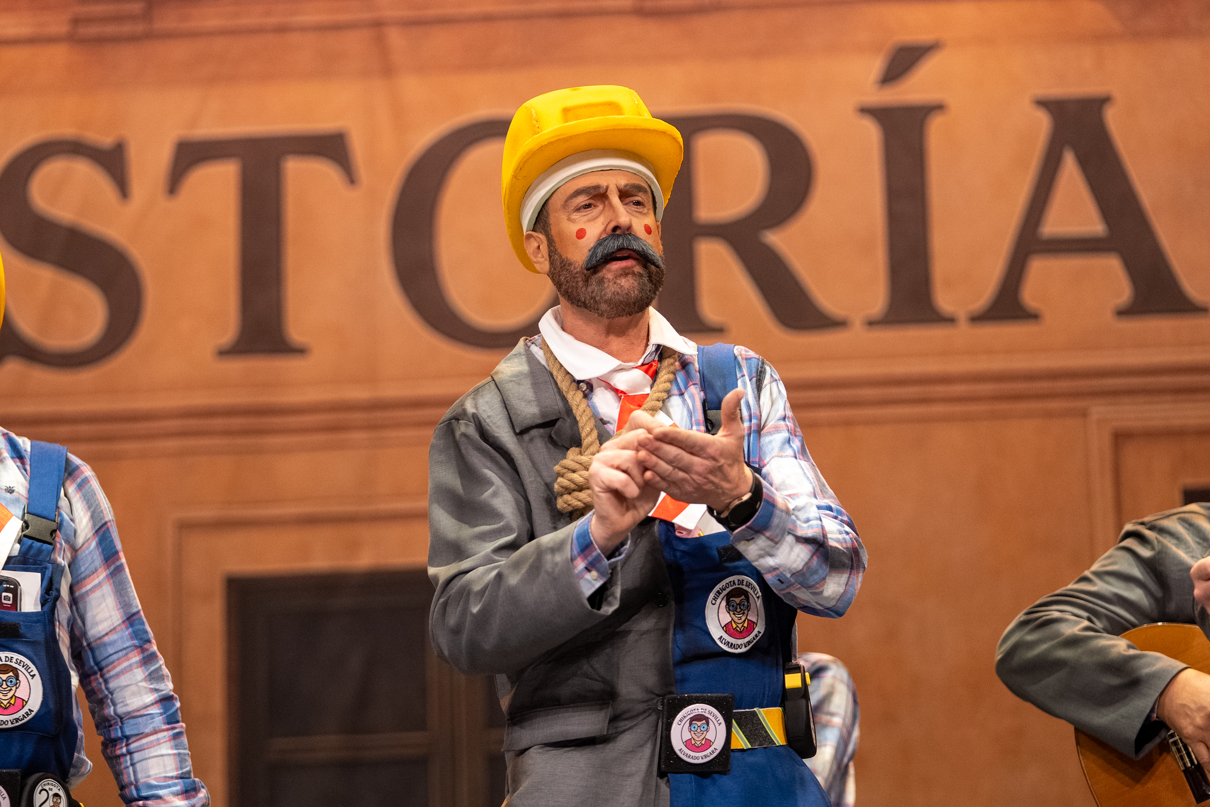 Chirigota, La comunidad autónoma - Preliminares