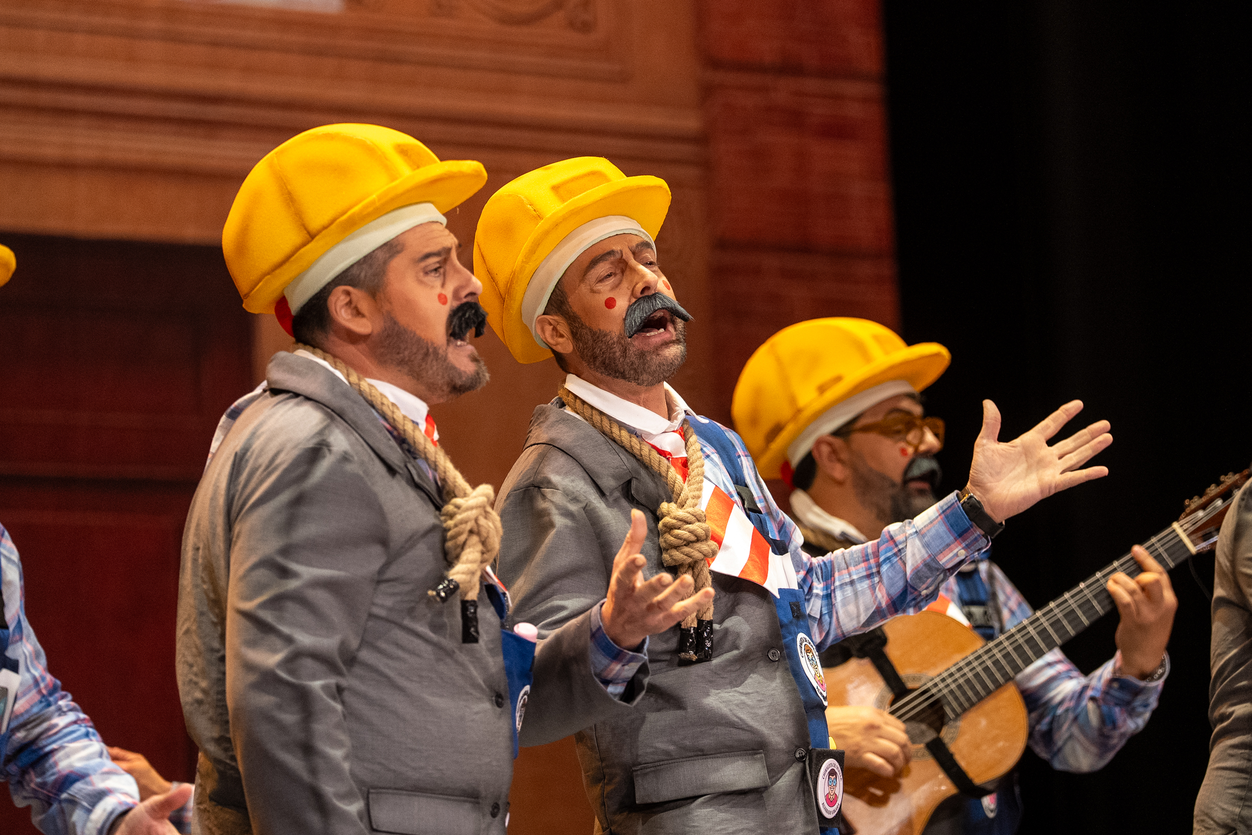 Chirigota, La comunidad autónoma - Preliminares