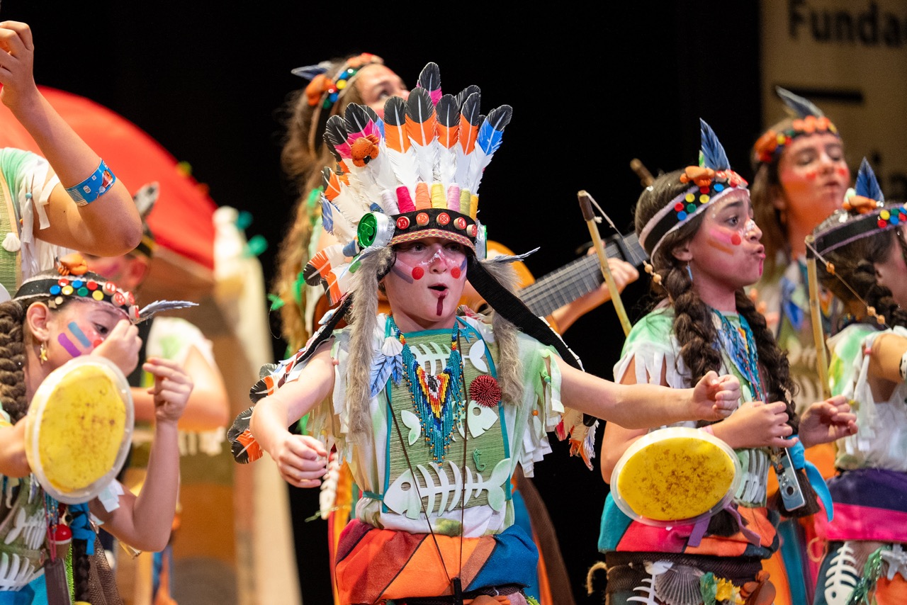 Chirigota infantil, Los pieles rojas de la caleta - Final
