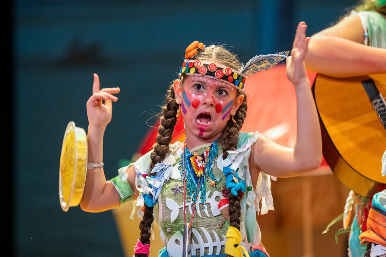 Chirigota infantil, Los pieles rojas de la caleta - Final