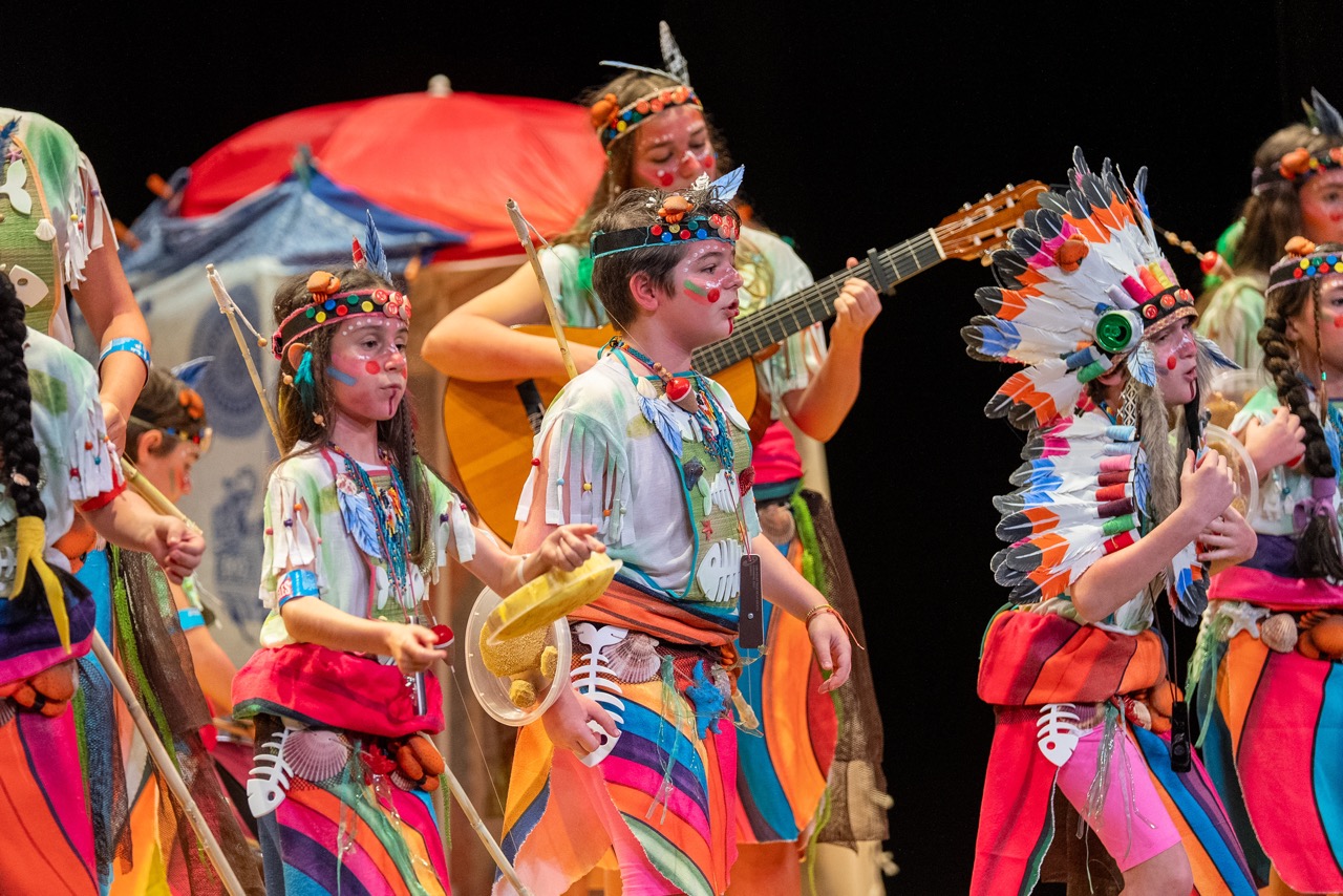 Chirigota infantil, Los pieles rojas de la caleta - Final
