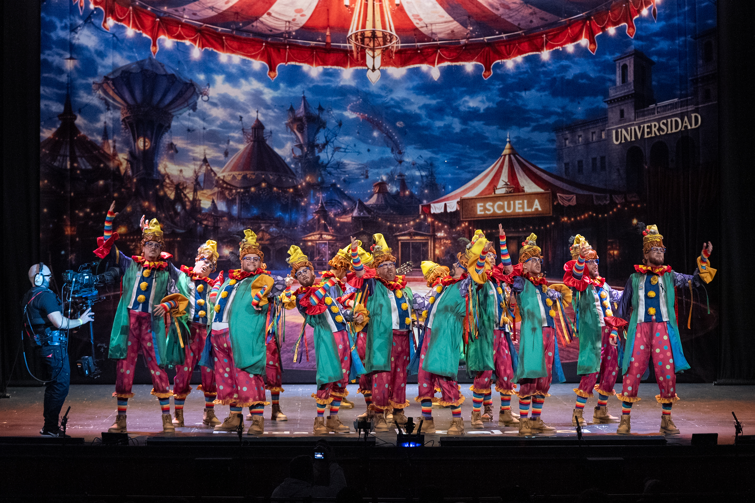 Comparsa, DUMBO - (El vecindario) - Preliminares