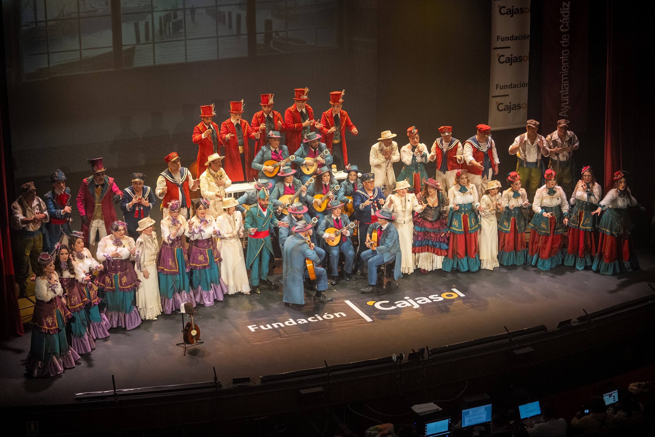 Coro, Café Puerto América - Preliminares