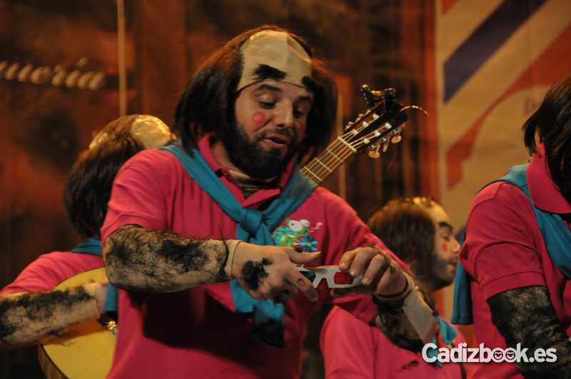 Tengo vellillo pá hacerme un cepillo y me sobra un poquillo Tengo vellillo pá hacerme un cepillo y me sobra un poquillo