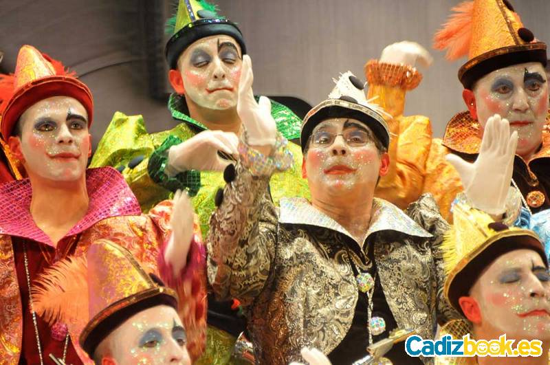¿listos los de atrás? ¡listos¡ ¿listos los de atrás? ¡listos¡