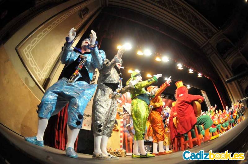 ¿listos los de atrás? ¡listos¡ ¿listos los de atrás? ¡listos¡