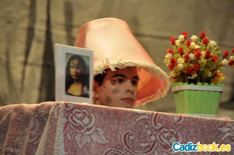 El padre carrasco y las niñas que dan asco