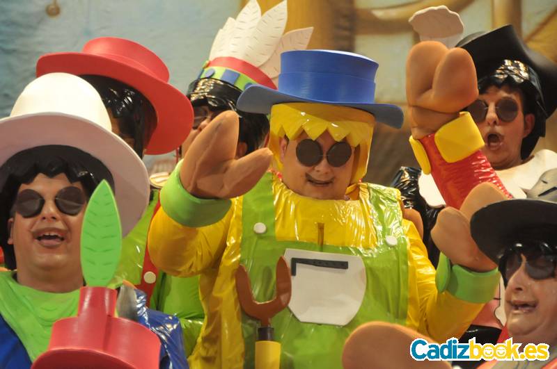 Los muñecos de cádiz otra vez, pero a ver quien tiene cojones de clavarle un alfiler Los muñecos de cádiz otra vez, pero a ver quien tiene cojones de clavarle un alfiler