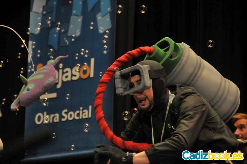 Por motivos naturales, no fumamos en horarios laborales Por motivos naturales, no fumamos en horarios laborales