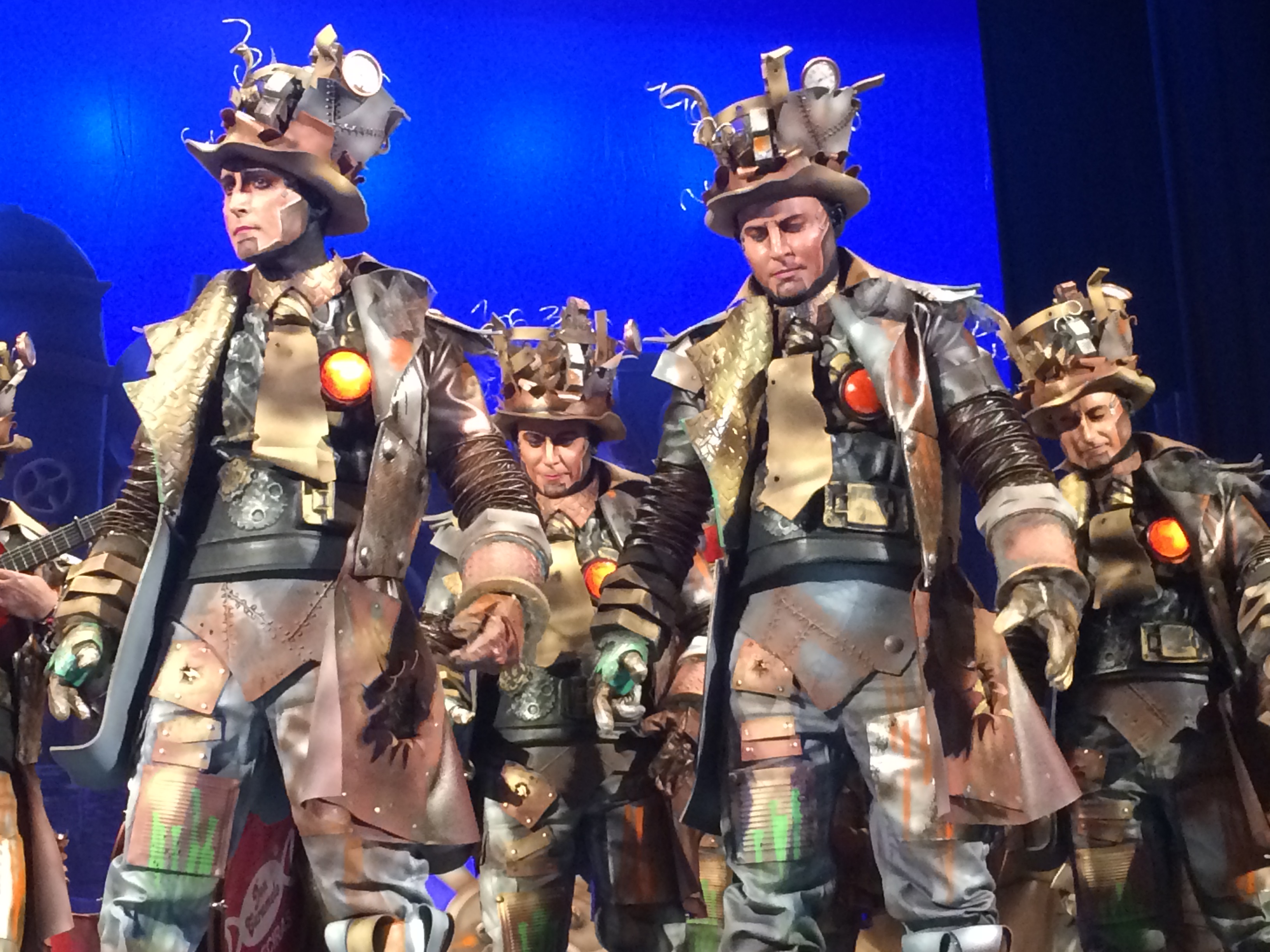 <h2>Chatarras de un proyecto de grandes comparsitas</h2><br/>