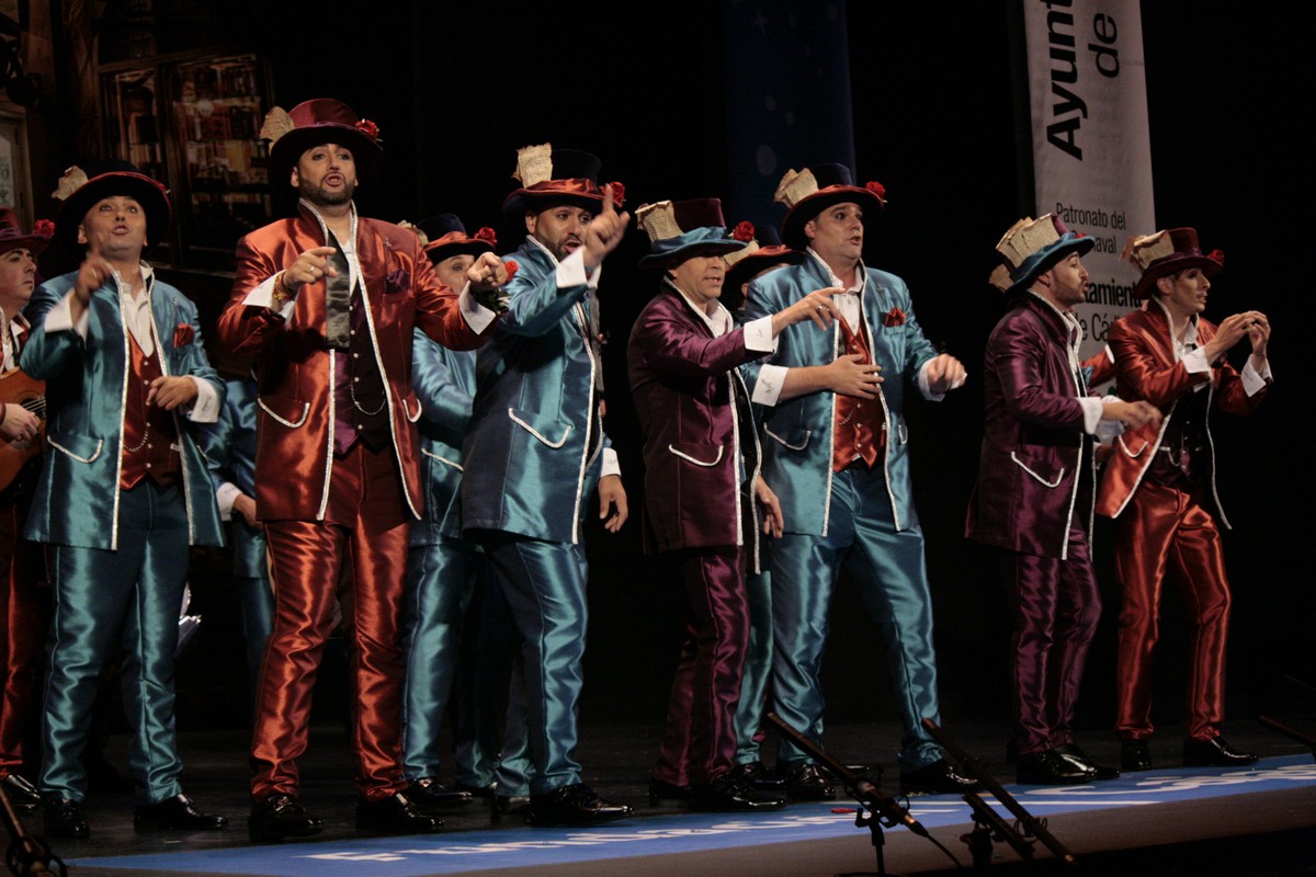 <h2>Besitos de contrabando por febrero</h2><br/>