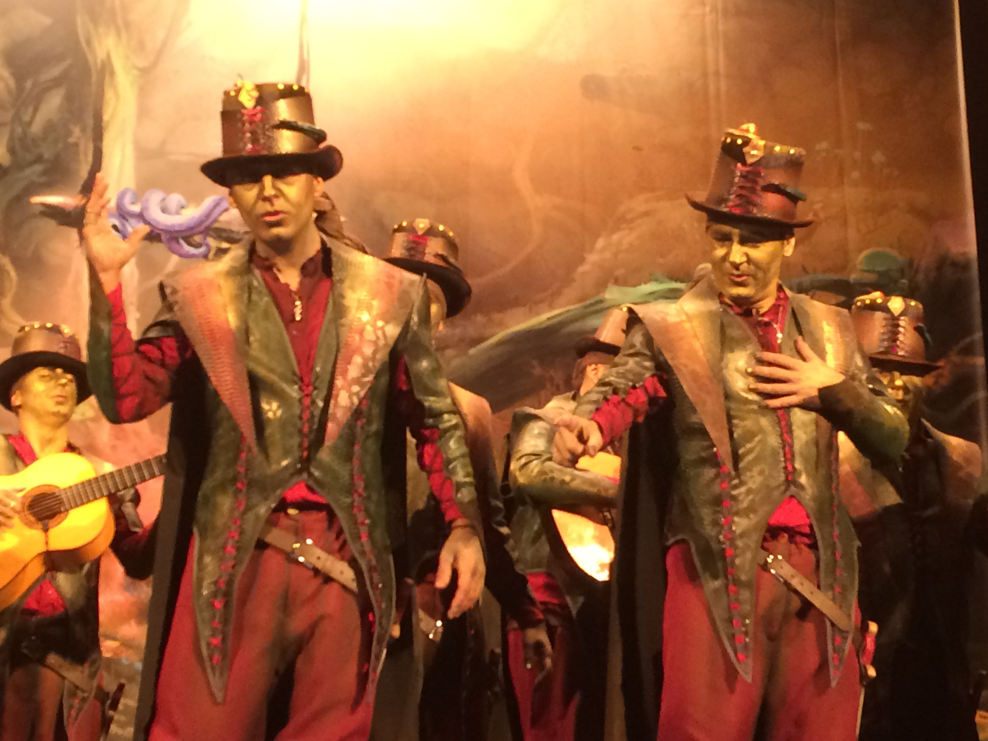 <h2>Hombres con piel de serpiente</h2><br/>