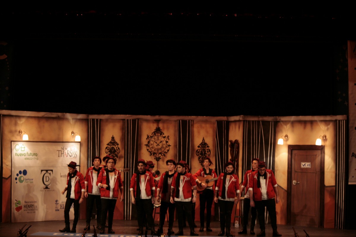 <h2>Gracias a ti, trabajo de comparsista</h2><br/>