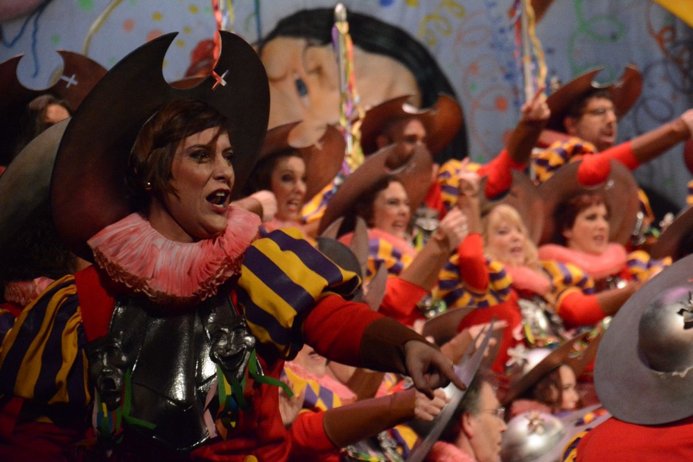 <h2>Locas por tantas coplas de carnaval</h2><br/>